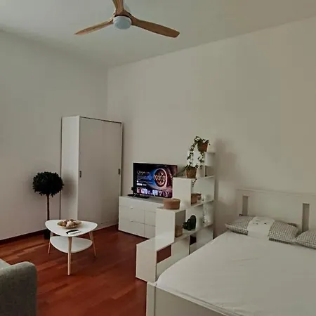 Tibaldi Navigli House * Milán